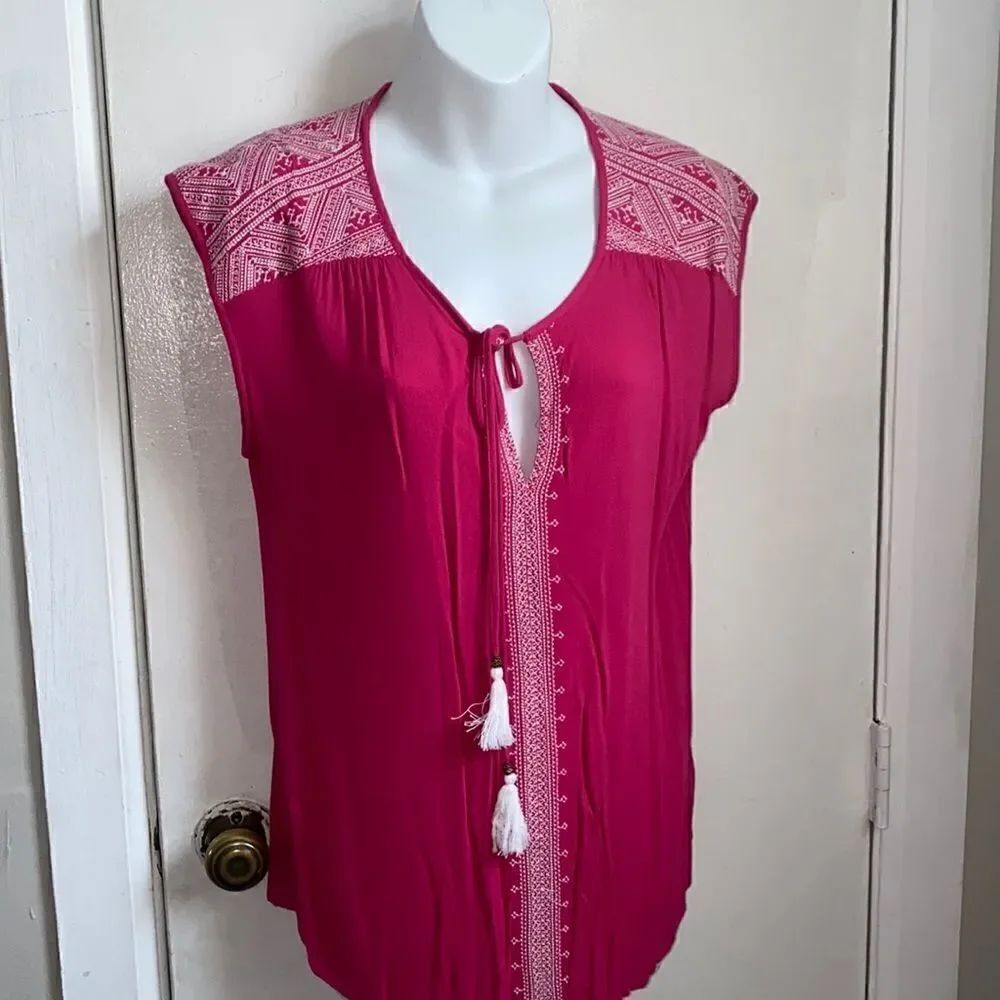 DANIEL RAINN Pink Embroidered Sleeveless Top-M